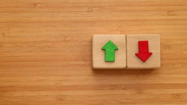 Peru, Finansal Piyasa, Ekonomik Analiz, faiz oranları, hisse senetleri, tahviller, sıralama, ev bütçesi, mortgage, kredi oranları, yukarı ya da aşağı, ok sembolü, Peru tabanından alınan paraları sayma, kapat