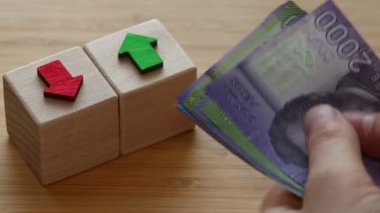 Şili, Finansal Piyasa, Ekonomik Analiz, faiz oranları, hisse senetleri, tahviller, sıralama, ev bütçesi, mortgage, kredi oranları, yukarı ya da aşağı, ok sembolü, para sayma, kapanış, düz yatış