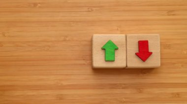 Peru, Finansal Piyasa, Ekonomik Analiz, faiz oranları, hisse senetleri, tahviller, sıralama, ev bütçesi, mortgage, kredi oranları, yukarı ya da aşağı, ok sembolü, Peru tabanından alınan paraları sayma, kapat