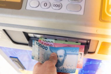 Şili pezosu ATM 'den, finansal konseptten çekildi, kapat