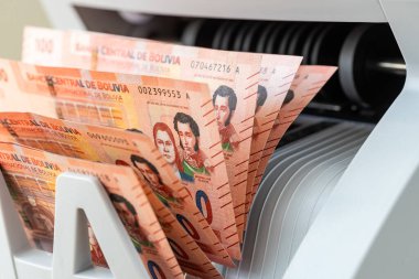 Bolivya parası. Boliviano konvertör makinesinde. Finansal iş konsepti, kapat