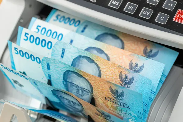 Endonezya parası, Endonezya rupia sayma makinesi, 50 bin banknot. Finansal geçmiş, kapat