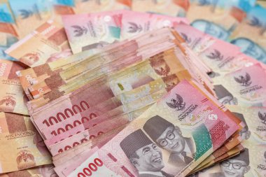 Endonezya finans. Büyük miktarda Endonezya rupiası. İş geçmişi