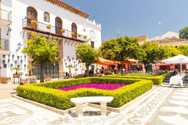 Los Naranjos Meydanı. İspanya 'nın eski Marbella kasabasındaki Orange Square. Şehir meydanı. Marbella. 28.05.2025. Endülüs. İspanya