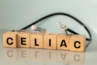 Çölyak hastalığı, glütensiz. Stetoskop ve ahşap bloklar. Mavi pencere camında 