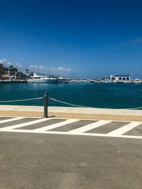 The beauty of the waterfront and the harmony of ports and nature