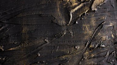 Layering dark rough sections with shiny gold