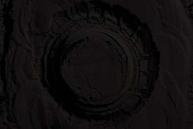 Sülfür tozu, toprak, gölgeler, doku. Derin karanlıktan soyut korkuya, koyu renk soyut doku arka plan, koyu beton zemin veya eski grunge arka plan.