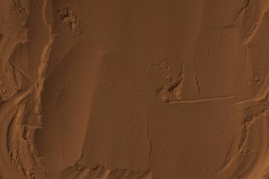 Kumun yüzeyi, kil, toprak. Tekerlek izleri, lastik izleri. Kraterler, çöküntüler, çıkıntılar. Mars. GezegenName
