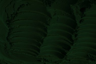 Küresel ısınma kavramı, tasarlamak için alanı olan siyah yeşil arka plan. Eski bir taş duvarın kabataslak yüzeyi. Yakın plan. Koyu yeşil zümrüt rengi. Geçmişi. Katı. Grunge. yeşil göz farı. Kraterler. yeşil toprak