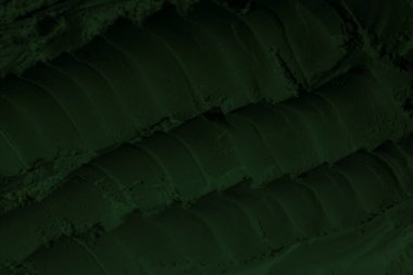 Küresel ısınma kavramı, tasarlamak için alanı olan siyah yeşil arka plan. Eski bir taş duvarın kabataslak yüzeyi. Yakın plan. Koyu yeşil zümrüt rengi. Geçmişi. Katı. Grunge. yeşil göz farı. Kraterler. yeşil toprak