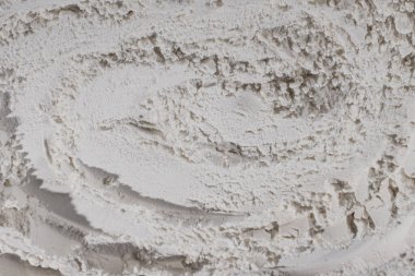 Un dokusu, toz, beyaz kum. - Beyaz. Şişkinlik, göçükler, çatlaklar, damga, krater.