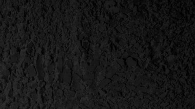 Siyah doku. Karanlık arka plan. Kum, toz, kömür, dalgalar, çizgiler, daireler. Dağlar. Çatlak, çatlak. Karanlık, karanlık, gölgeler.