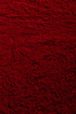 Kırmızı doku. Barut arkaplanı. Pedra, kum. Kırmızı renk. Koyu kırmızı. Yoğun koyu kırmızı. Çatlaklar, dalgalar, çizgiler, daireler, depresyonlar. Dışbükey. Afiş, reklam, yazı için.