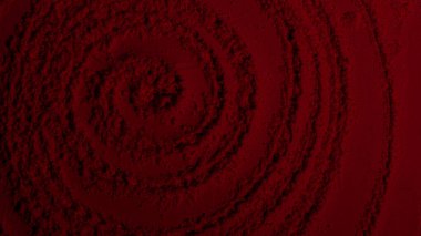 Kırmızı doku. Barut arkaplanı. Pedra, kum. Kırmızı renk. Koyu kırmızı. Yoğun koyu kırmızı. Çatlaklar, dalgalar, çizgiler, daireler, depresyonlar. Dışbükey. Afiş, reklam, yazı için.