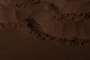 Kil, kum, toprak dokusu. Kahverengi. Geçmişi. Çatlak, çatlak, dalga, dağ, çember, oyuk. girintilenmiş