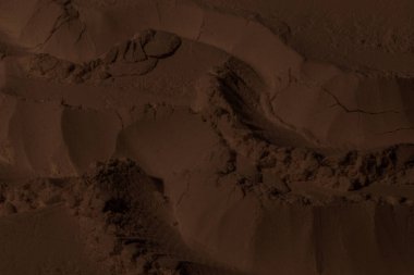 Kil, kum, toprak dokusu. Kahverengi. Geçmişi. Çatlak, çatlak, dalga, dağ, çember, oyuk. girintilenmiş