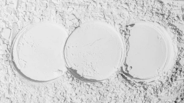 Toz dokusu, un, kum. - Beyaz. Çember oluşturuldu. Kalıplı, çatlak. - Beyaz. Banner, reklamcılık. Boşluk. Bir yazı için..