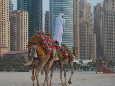 Gökyüzüne doğru uçaktan bak.