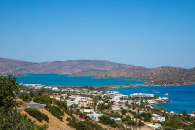Girit 'teki Hersonisos üzerinde bir panorama. Yüksek kalite fotoğraf