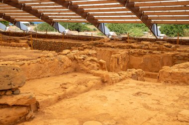 Girit 'te taş harabeleriyle dolu antik arkeolojik alan. Yüksek kalite fotoğraf