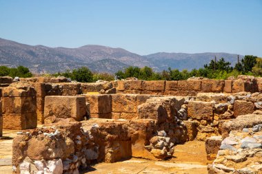 Girit 'te taş harabeleriyle dolu antik arkeolojik alan. Yüksek kalite fotoğraf