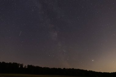 Beyaz metinli siyah bir tabela. Yüksek kalite fotoğraf