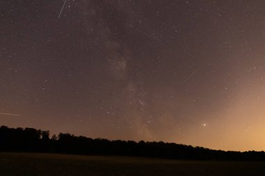 Beyaz metinli siyah bir tabela. Yüksek kalite fotoğraf
