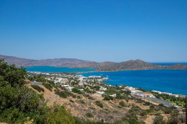 Girit 'teki Hersonisos üzerinde bir panorama. Yüksek kalite fotoğraf