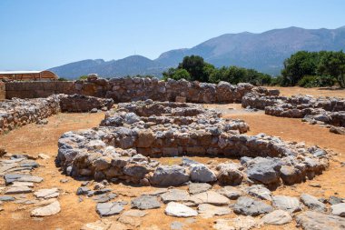 Girit 'te taş harabeleriyle dolu antik arkeolojik alan. Yüksek kalite fotoğraf