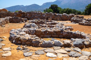 Girit 'te taş harabeleriyle dolu antik arkeolojik alan. Yüksek kalite fotoğraf