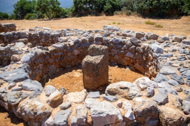 Girit 'te taş harabeleriyle dolu antik arkeolojik alan. Yüksek kalite fotoğraf