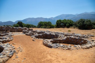 Girit 'te taş harabeleriyle dolu antik arkeolojik alan. Yüksek kalite fotoğraf