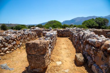Girit 'te taş harabeleriyle dolu antik arkeolojik alan. Yüksek kalite fotoğraf