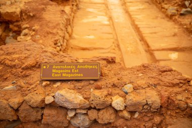 Girit 'te taş harabeleriyle dolu antik arkeolojik alan. Yüksek kalite fotoğraf