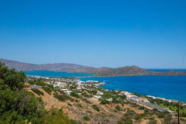 Girit 'teki Hersonisos üzerinde bir panorama. Yüksek kalite fotoğraf