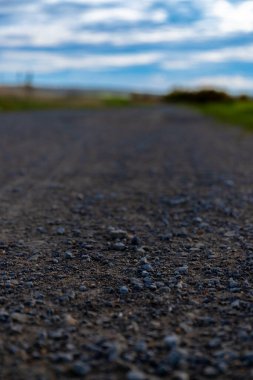 Makro görüntü yere yakın, toprak yolda taşlar. Yüksek kalite fotoğraf