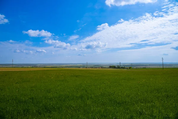 Landschaftsaufnahme Von Feldern Und Bewölktem Himmel Hochwertiges Foto — Stockfoto