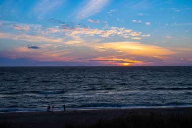 Deniz kenarında güneş battıktan bir saat sonra Kuzey Denizi Danimarka. Yüksek kalite fotoğraf