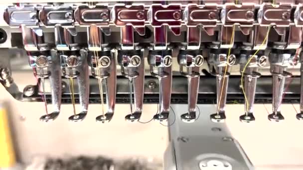 Κεντήματα Κεντήματα Μηχανή Barudan Και Tjima Κέντημα Μηχανή — Αρχείο Βίντεο