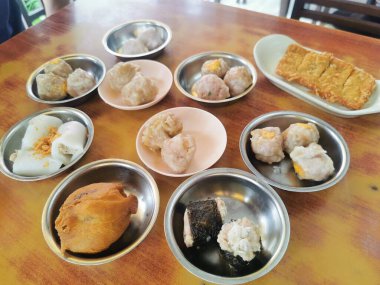 Tayland 'daki Phuket halkının Dim sum kahvaltısı.