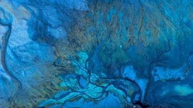 Rio Tinto kırmızısı, mavi ve sarı