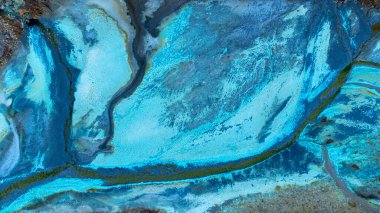 Rio Tinto kırmızısı, mavi ve sarı