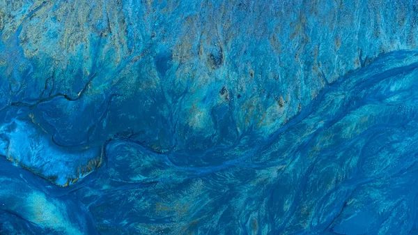 Rio Tinto kırmızısı, mavi ve sarı