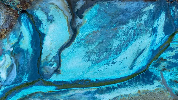 Rio Tinto kırmızısı, mavi ve sarı