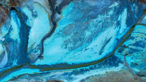 Rio Tinto kırmızısı, mavi ve sarı