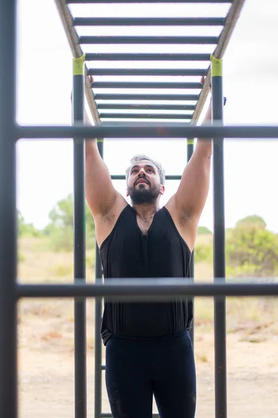 Forma girmek için öğleden sonra doğa eğitimi.