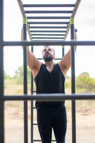 Forma girmek için öğleden sonra doğa eğitimi.