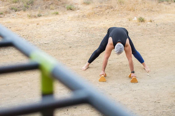 Forma girmek için öğleden sonra doğa eğitimi.