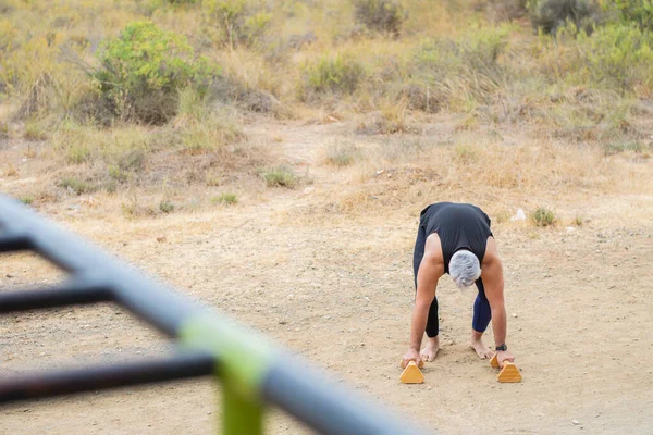 Forma girmek için öğleden sonra doğa eğitimi.